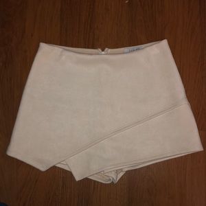 High waisted envelope cream skort size medium
